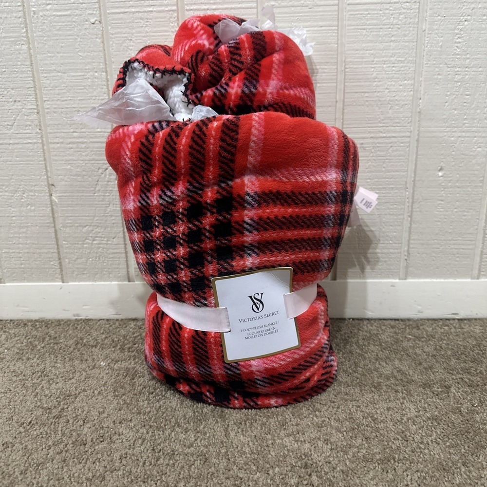 Victoria's Secret Plush Sherpa Cozy Fleece Throw Blanket Red Plaid Holiday 2024
